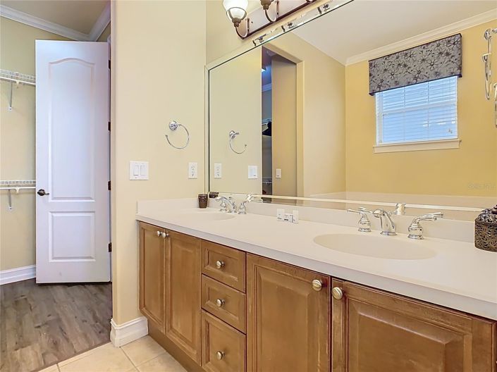 Image No.19-4 Bed House for sale