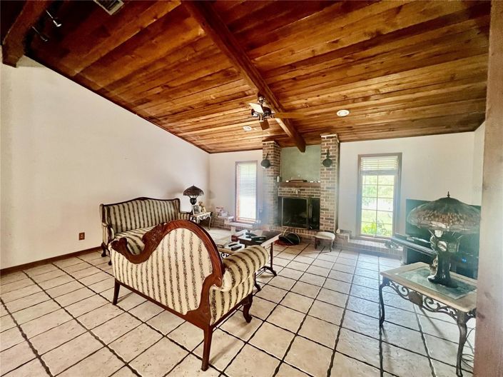 Image No.11-5 Bed House for sale