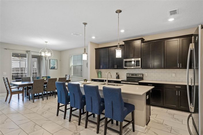 Image No.13-6 Bed House for sale