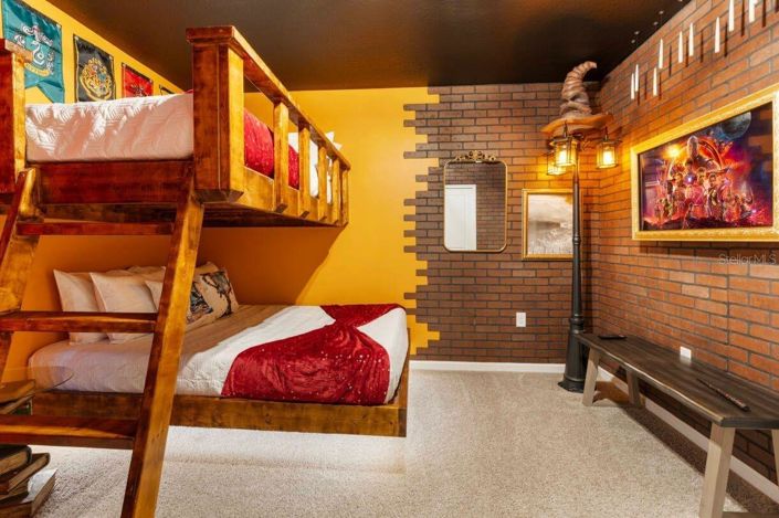 Image No.14-6 Bed Townhouse for sale