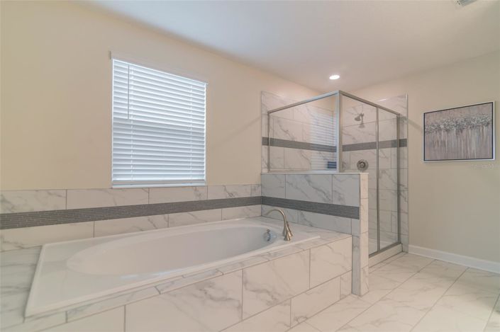 Image No.20-6 Bed House for sale