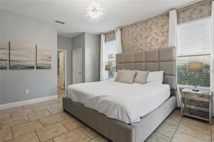 Image No.16-6 Bed House for sale