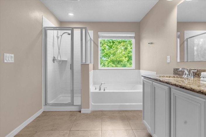 Image No.24-5 Bed House for sale