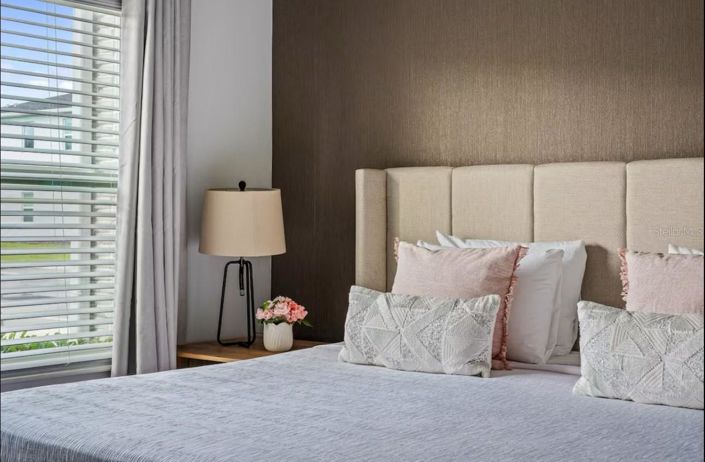 Image No.11-5 Bed Townhouse for sale