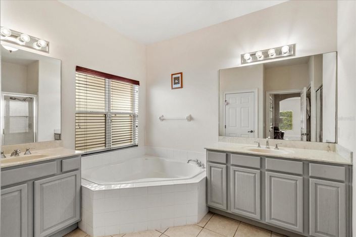 Image No.20-4 Bed House for sale