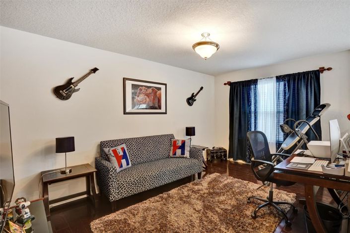 Image No.18-5 Bed House for sale