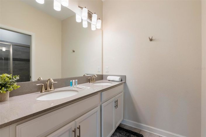 Image No.21-6 Bed House for sale