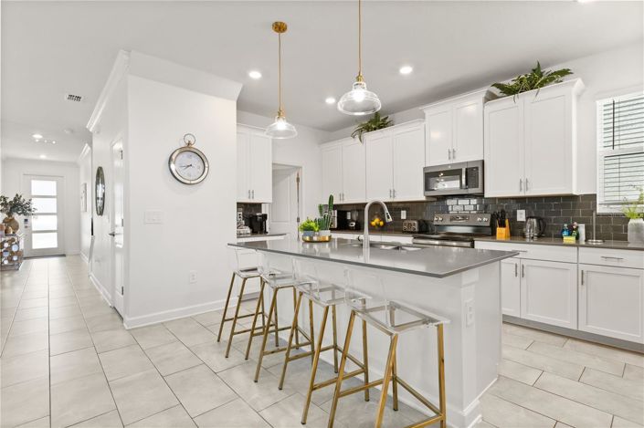 Image No.8-5 Bed House for sale