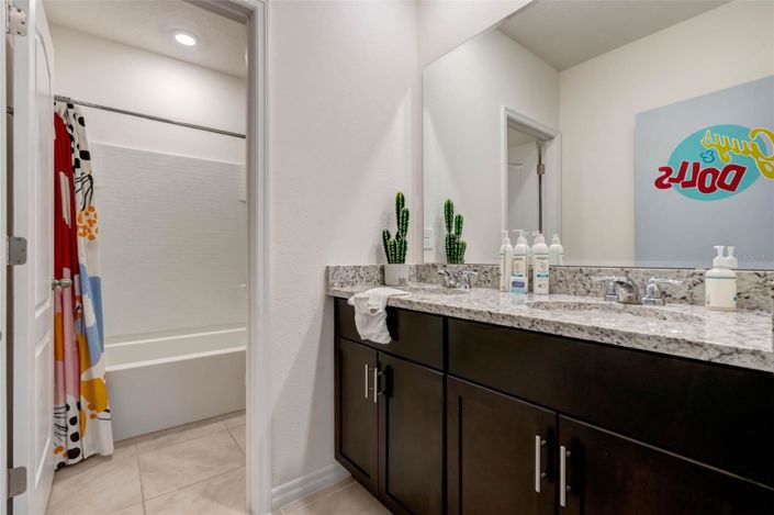 Image No.65-6 Bed House for sale