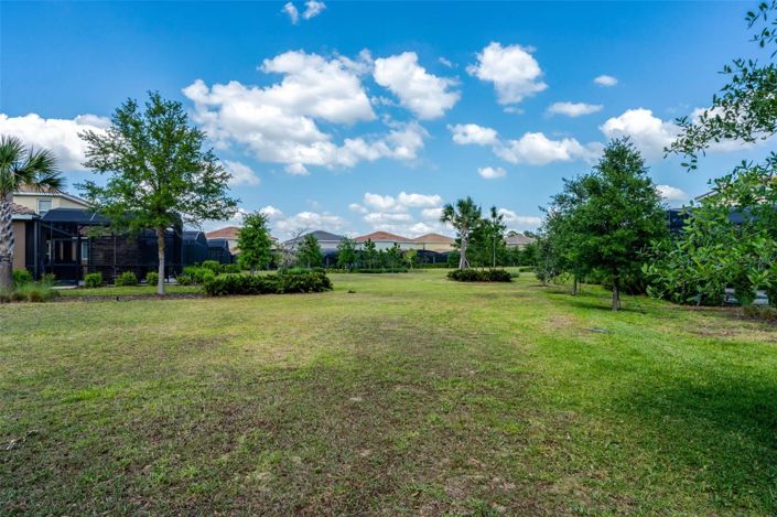 Image No.8-6 Bed House for sale