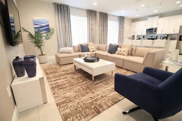 Image No.8-6 Bed House for sale