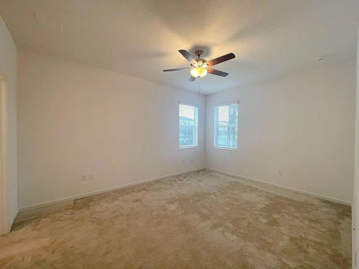 Image No.8-6 Bed House for sale