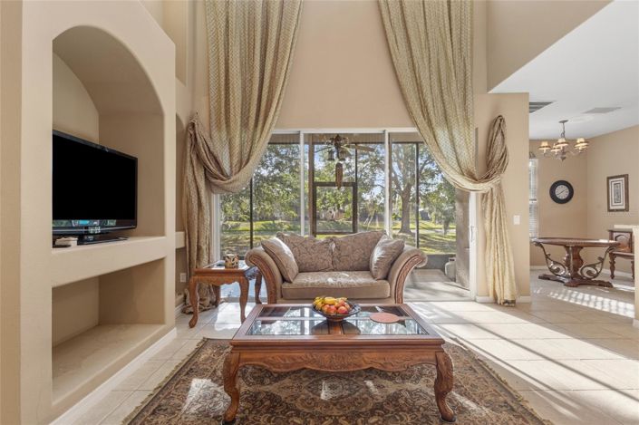 Image No.12-5 Bed House for sale