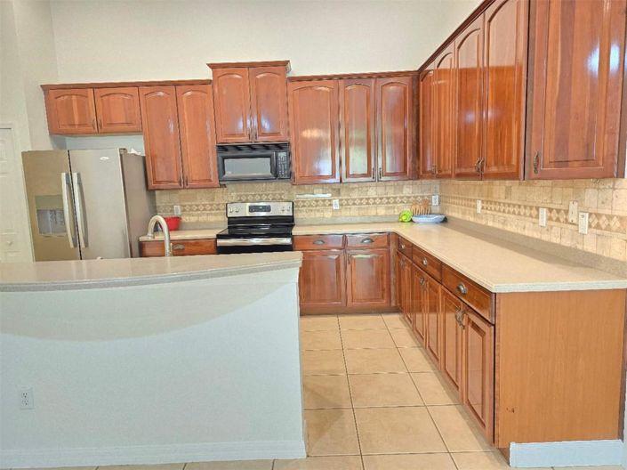 Image No.8-4 Bed House for sale