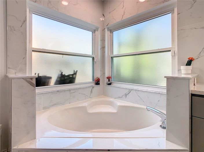 Image No.40-6 Bed House for sale