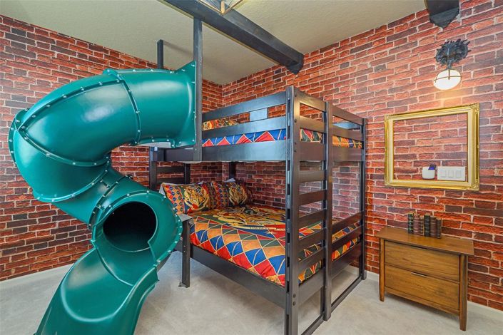 Image No.30-8 Bed House for sale