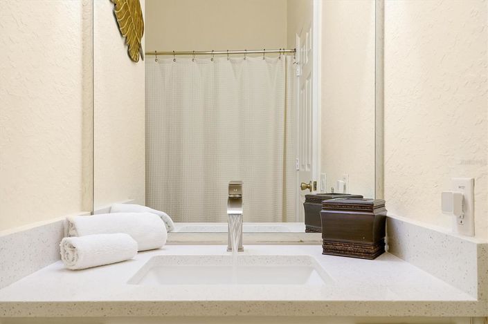 Image No.39-6 Bed House for sale