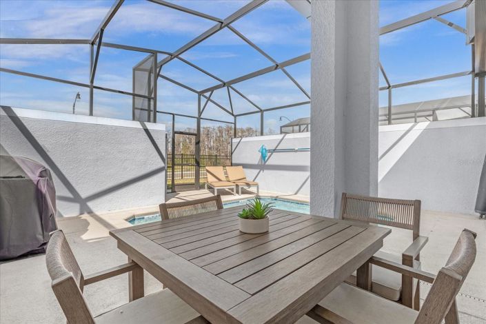 Image No.32-5 Bed Townhouse for sale