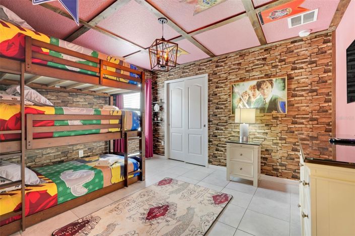 Image No.32-6 Bed House for sale