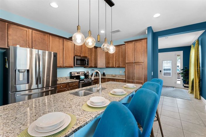 Image No.3-8 Bed House for sale