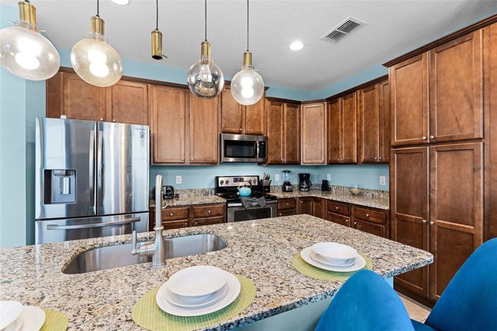 Image No.5-8 Bed House for sale