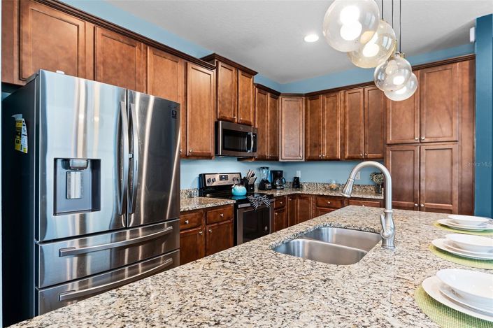 Image No.6-8 Bed House for sale