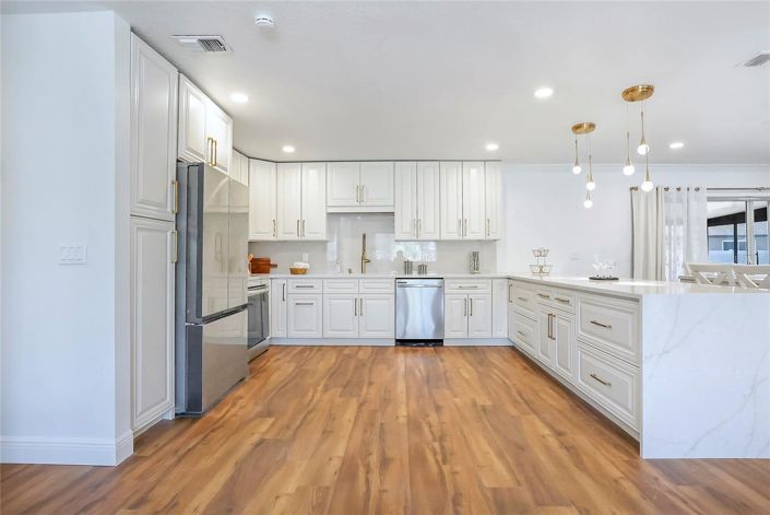 Image No.6-4 Bed House for sale