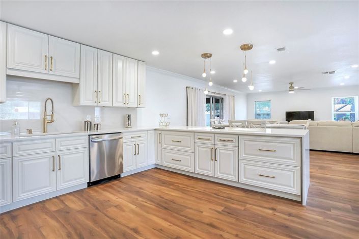 Image No.8-4 Bed House for sale