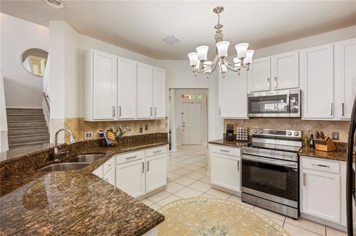 Image No.12-3 Bed Townhouse for sale