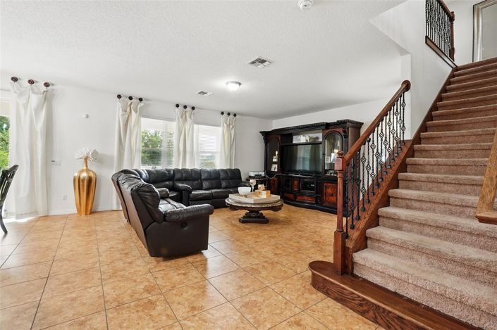 Image No.10-5 Bed House for sale