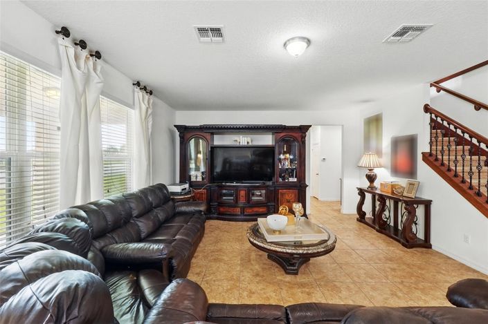 Image No.12-5 Bed House for sale