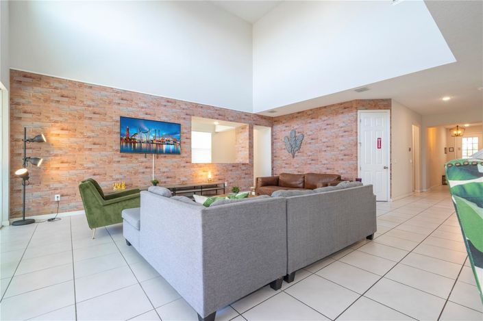 Image No.33-6 Bed House for sale