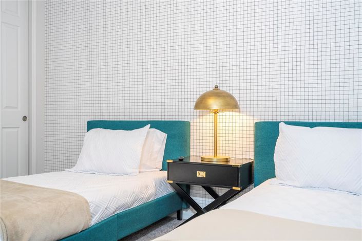 Image No.69-6 Bed House for sale