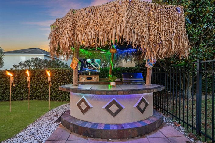 Image No.2-8 Bed House for sale