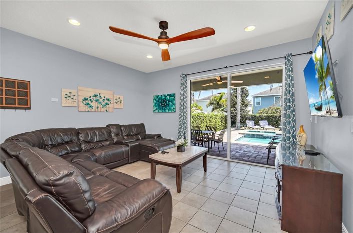 Image No.25-8 Bed House for sale