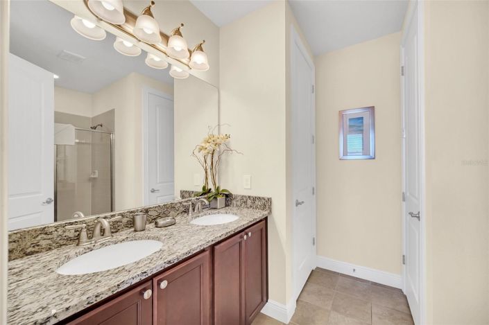 Image No.37-8 Bed House for sale