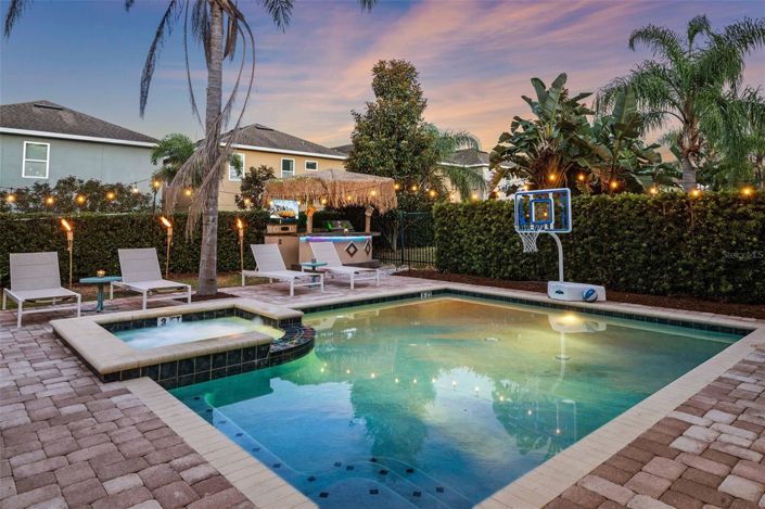 Image No.4-8 Bed House for sale