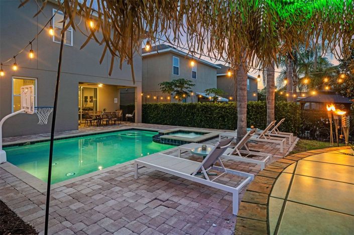 Image No.6-8 Bed House for sale