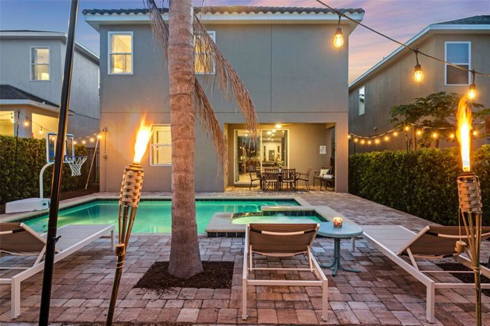 Image No.7-8 Bed House for sale