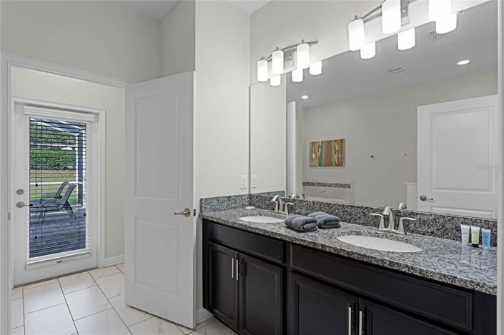 Image No.42-8 Bed House for sale