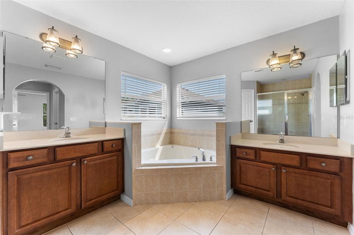 Image No.22-4 Bed House for sale