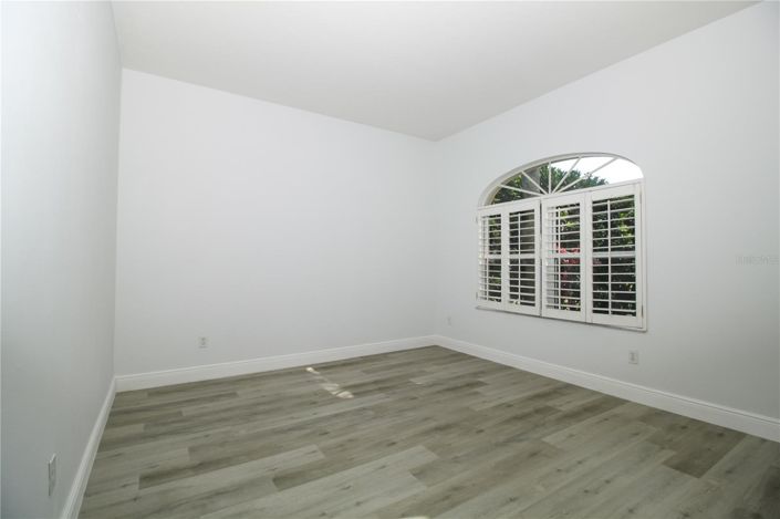 Image No.11-5 Bed House for sale