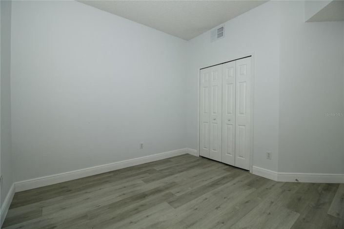 Image No.17-5 Bed House for sale