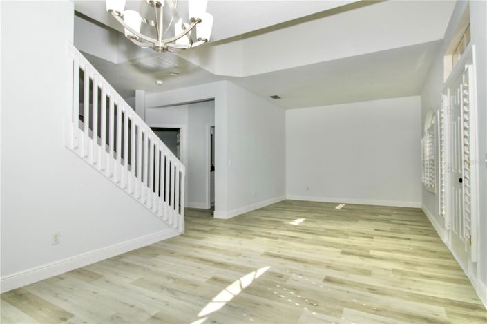 Image No.9-5 Bed House for sale