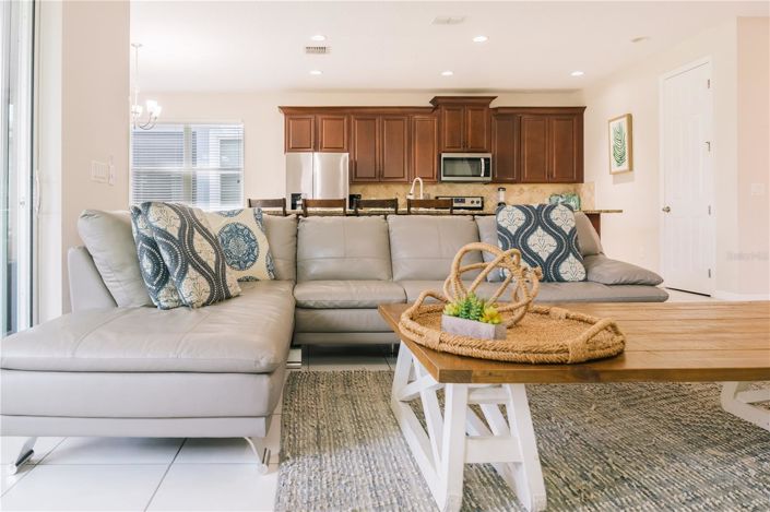 Image No.2-6 Bed House for sale