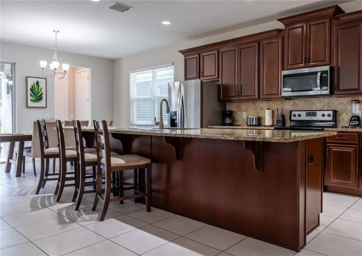 Image No.9-6 Bed House for sale