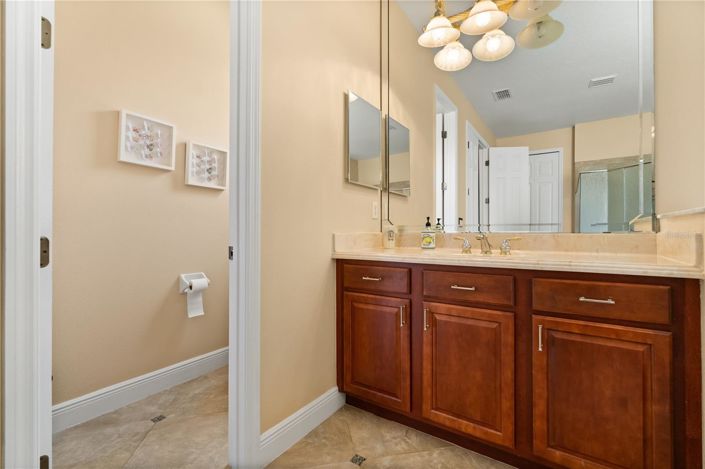 Image No.17-6 Bed House for sale