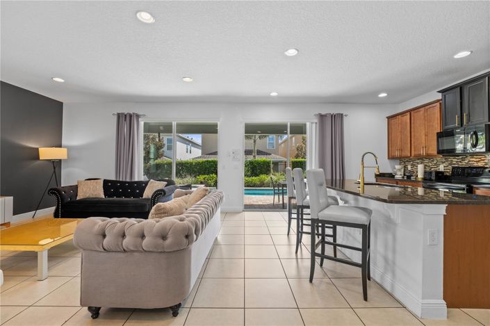 Image No.8-5 Bed House for sale