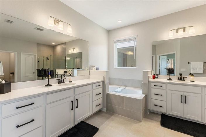 Image No.25-4 Bed House for sale