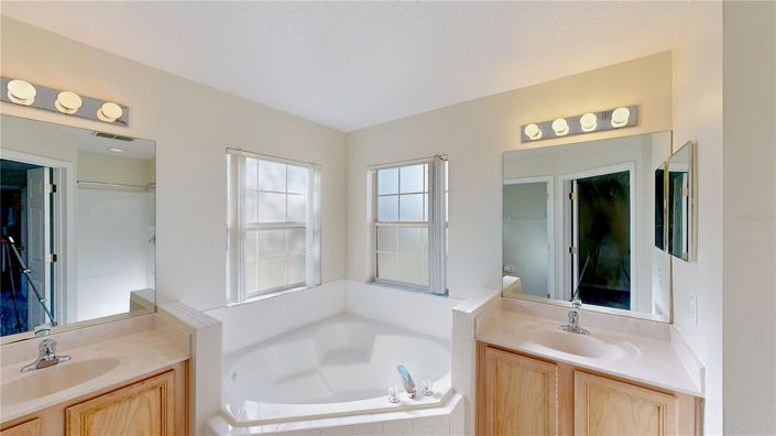 Image No.21-7 Bed House for sale